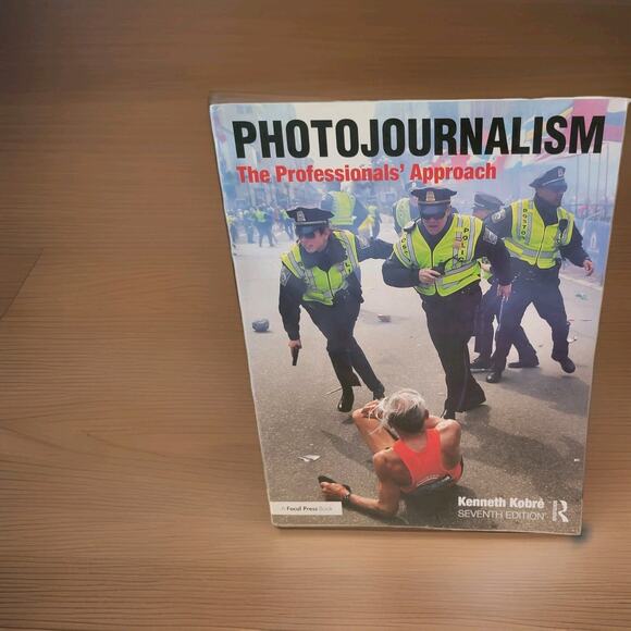 Photojournalism: The Professionals' Approach Paperback Routledge 9781138101364 - Picture 1 of 11